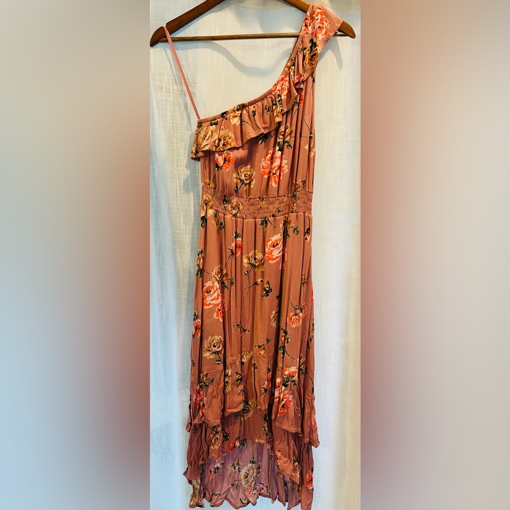 Half sleeve, beautiful summer dress.